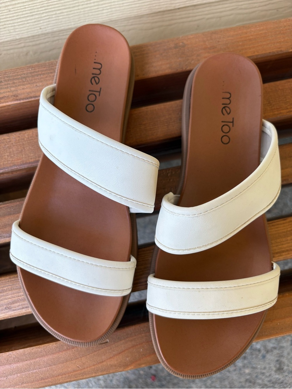 Me Too Fresno White Double Strap Comfort Slide Sandals Women’s Size 7W (Wide)